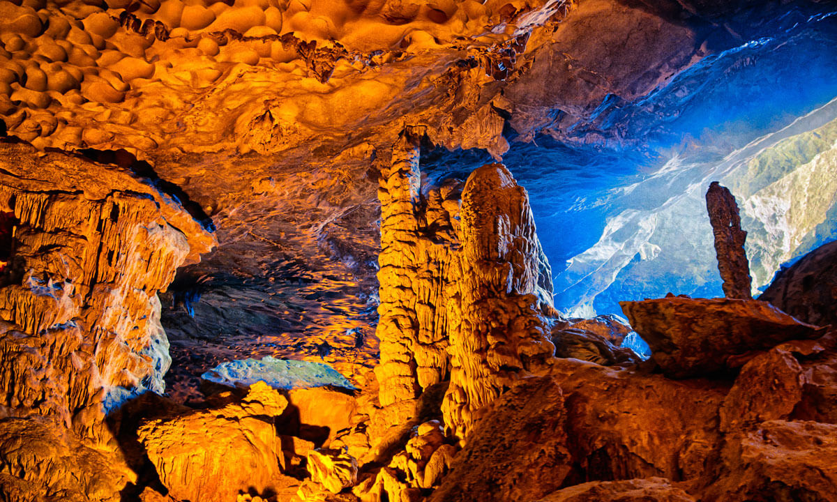 Halong_bay_Sung_sot_Cave.jpg