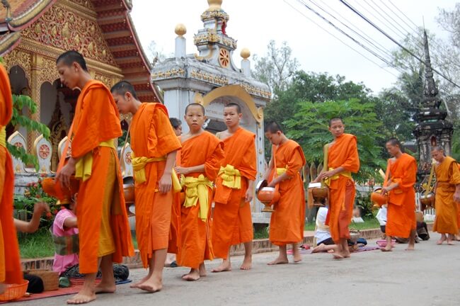 Luang-Prabang-Buddhist-monks-collecting-alms.jpg