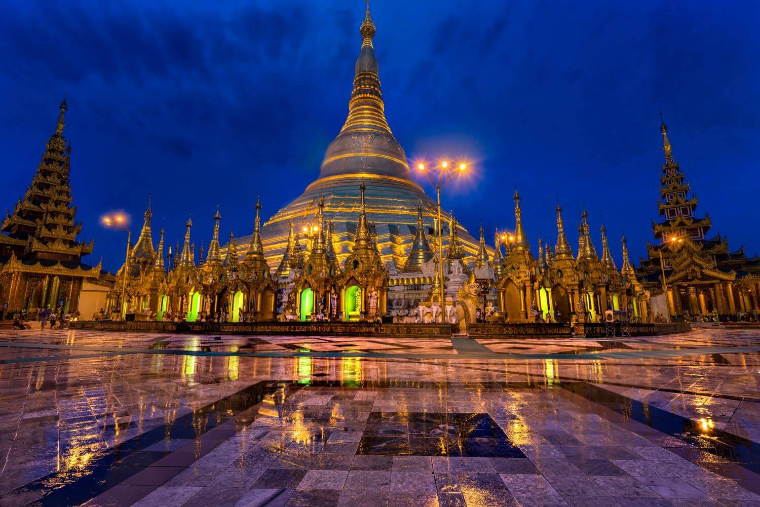 Shwedagon_at_night.jpg