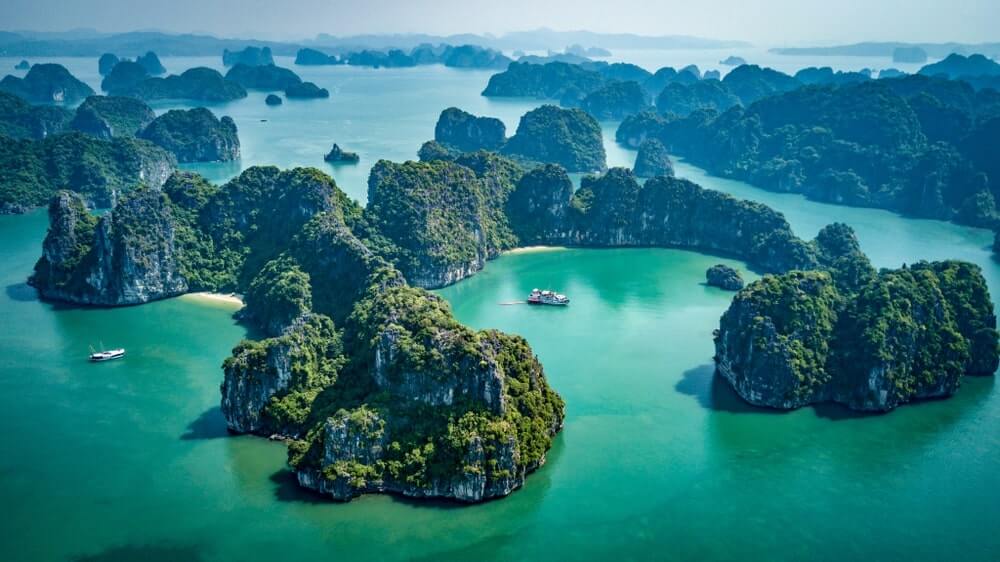 discover_the_north_of_vietnam_halong_bay_2.jpg