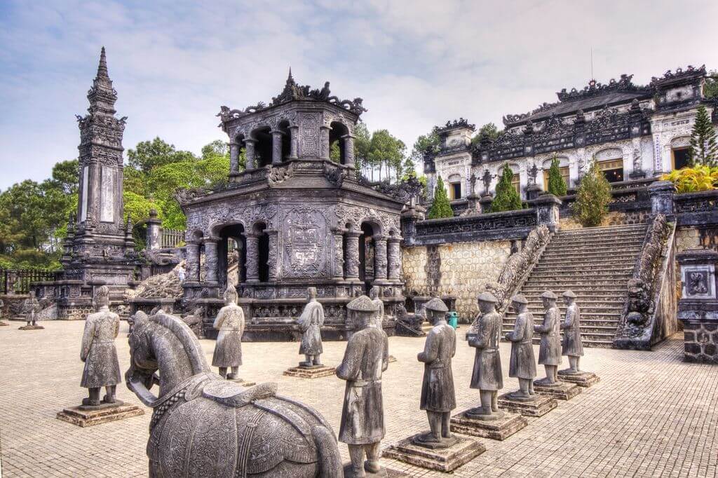khai_dinh_tomb_41.jpg