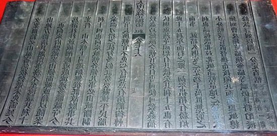 moc-ban-trieu-nguyen.jpg