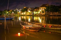 thumb_200x200_hoi_an_at_night.jpg
