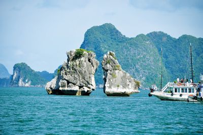 THAM QUAN HẠ LONG 1 NGÀY - Ăn trưa trên tàu